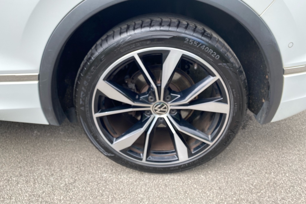 Volkswagen Tiguan Active Black #20