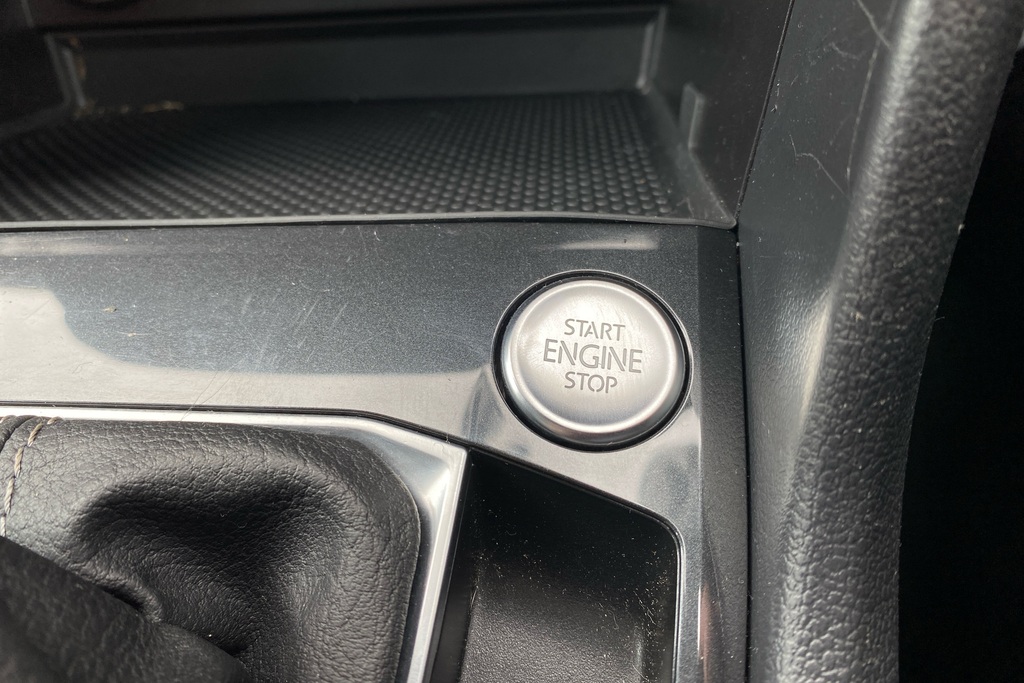 Volkswagen Tiguan Active Black #42