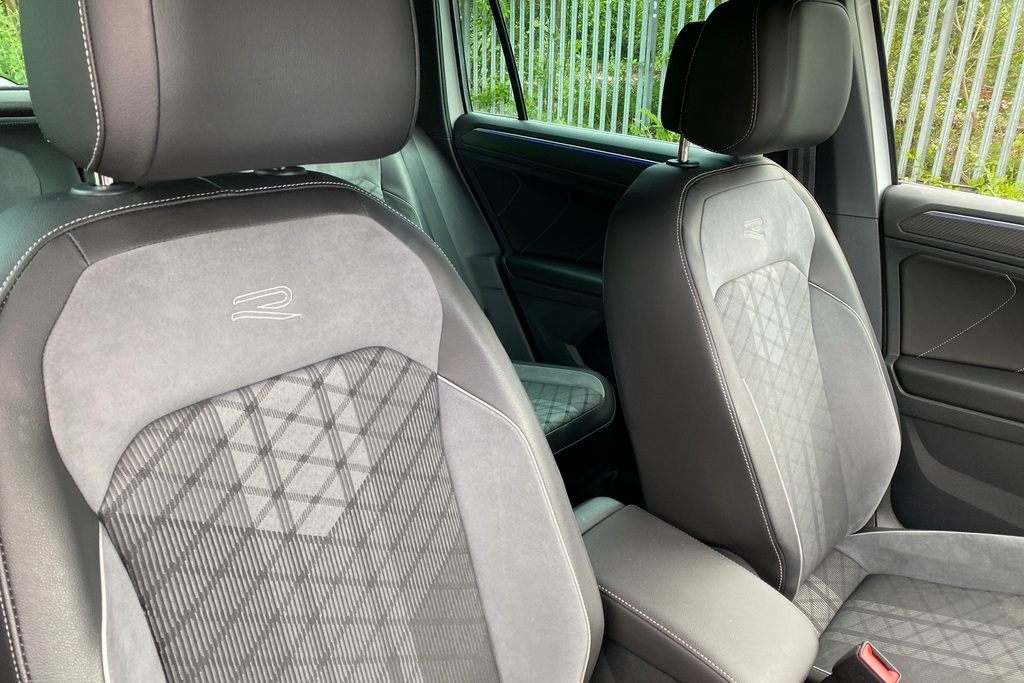 Volkswagen Tiguan Active Black #27