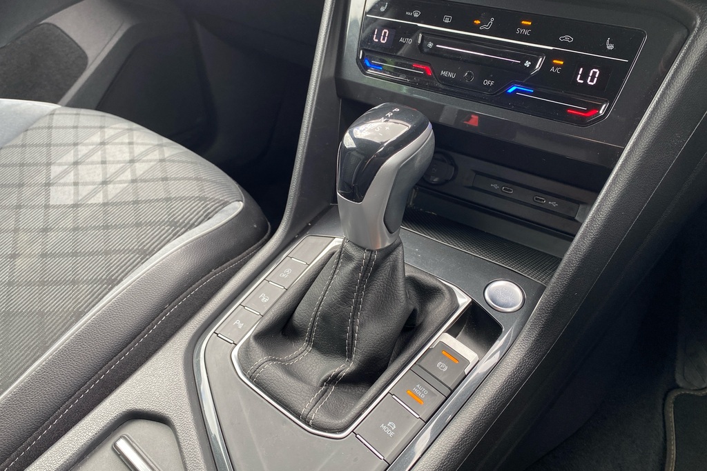 Volkswagen Tiguan Active Black #10