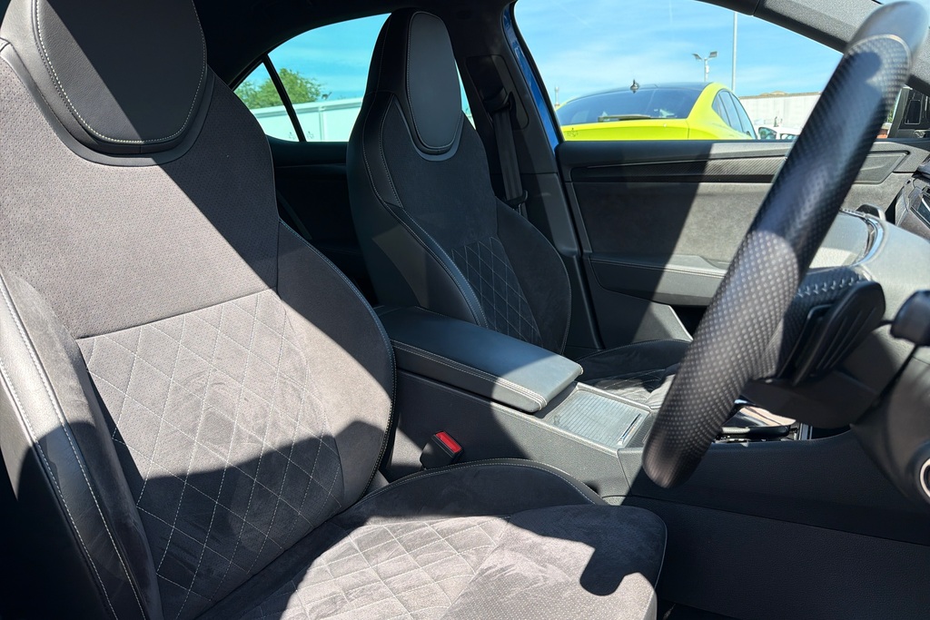 Skoda Superb 2L Se Technology Blue #32