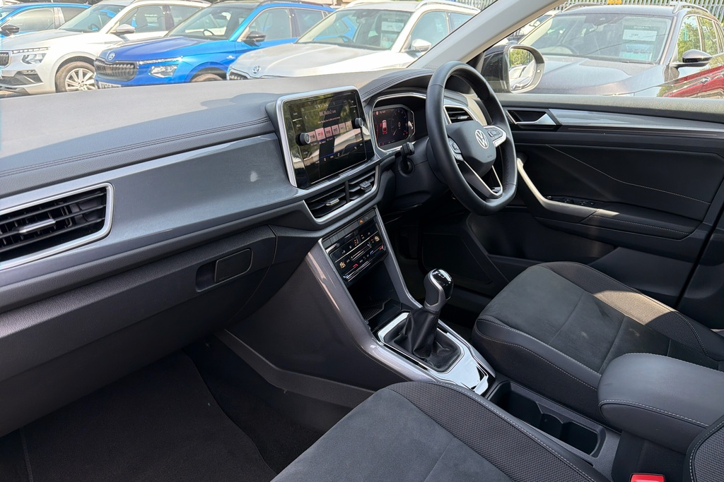 Volkswagen T-Roc 1.5 Tsi Style GD25KZS Black #2