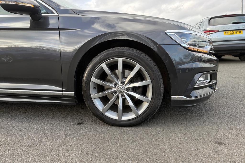 Volkswagen Passat 1.5 Tsi Evo R-line Dsg Grey #5