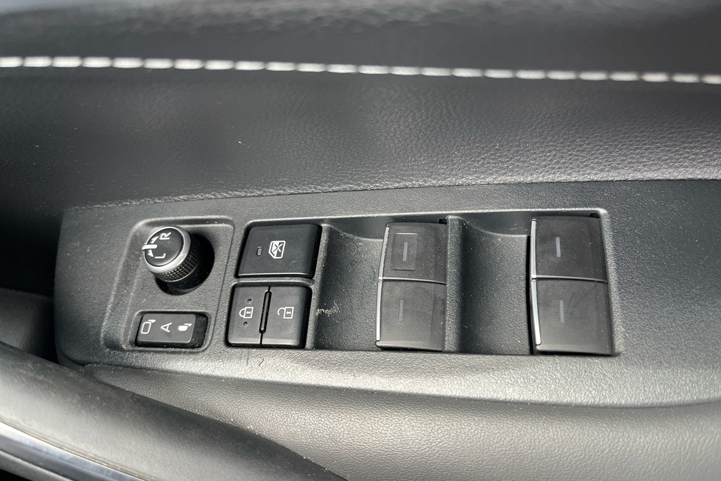 Suzuki Swace 1.8 Motion White #15