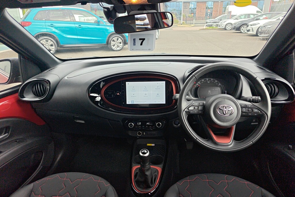Toyota Aygo X 1.0 Vvt-i Exclusive Red #3