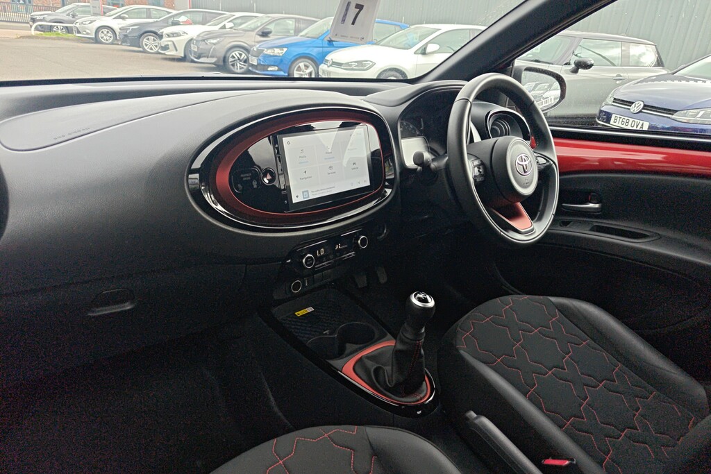 Toyota Aygo X 1.0 Vvt-i Exclusive Red #6