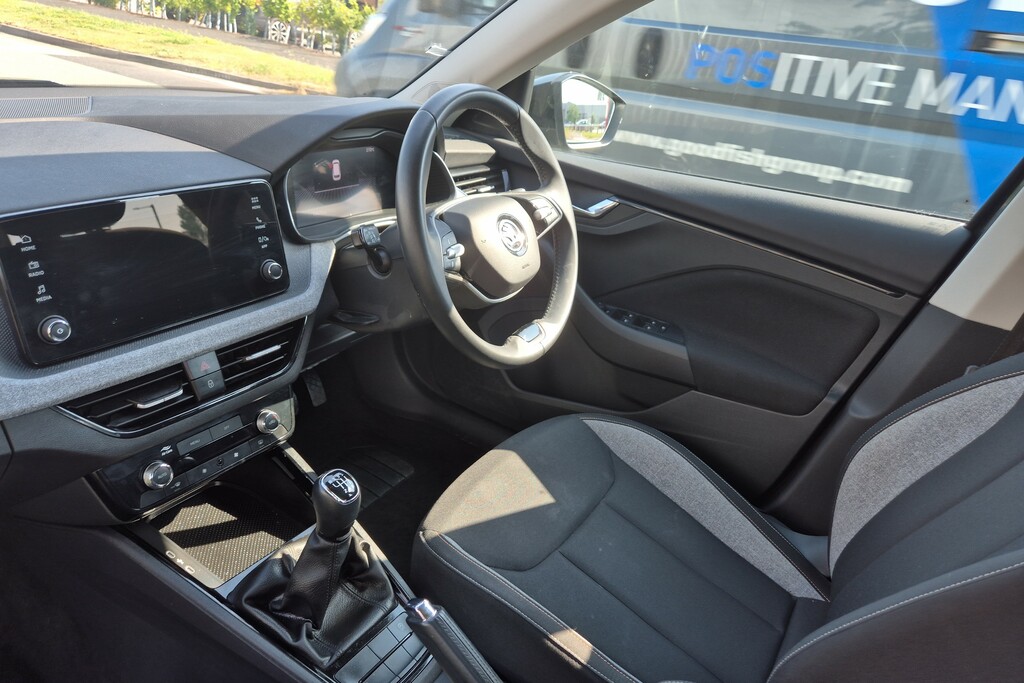 Skoda Kamiq 1.5 Tsi Se DU74XJN Black #2