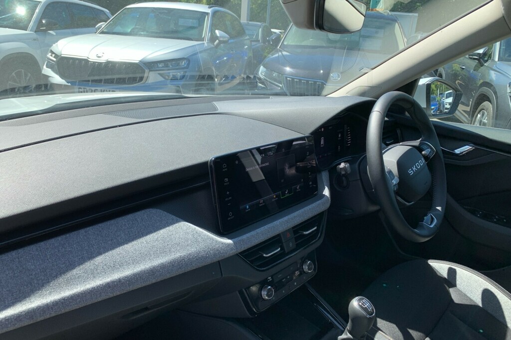 Skoda Kamiq 1.0 Tsi Se Edition GK75KFN White #2