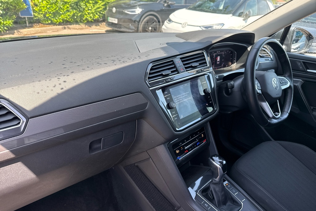 Volkswagen Tiguan Allspace 1.5 Tsi Life Dsg Grey #2