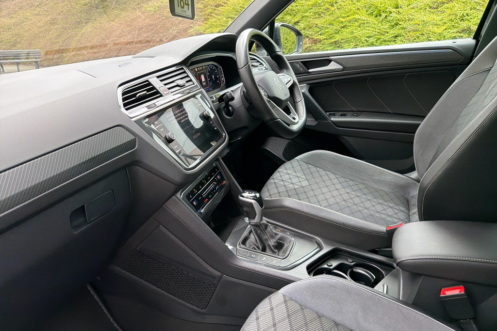Volkswagen Tiguan 2.0 Tdi R-line Dsg Black #2