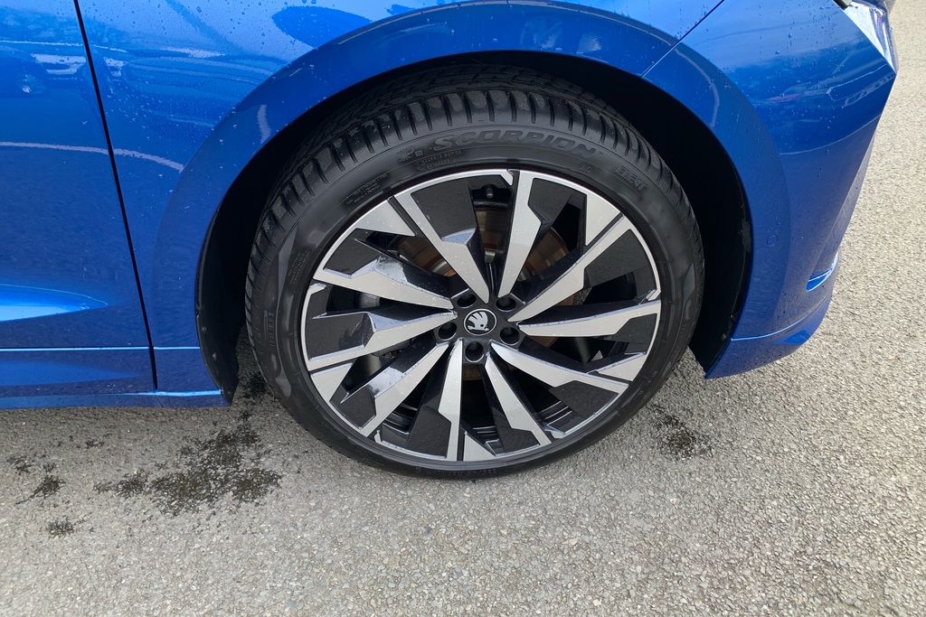Skoda ENYAQ 210Kw 85X Sportline 82Kwh 4X4 Blue #5