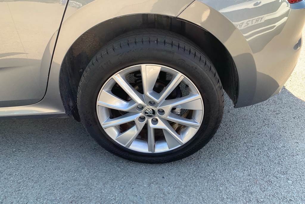 Skoda Kamiq 1.0 Tsi 95 Se Drive Grey #5