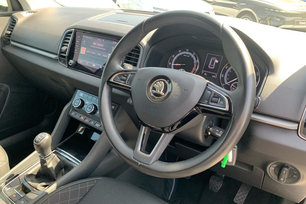 Skoda Karoq 1.5 Tsi Se Technology White #6
