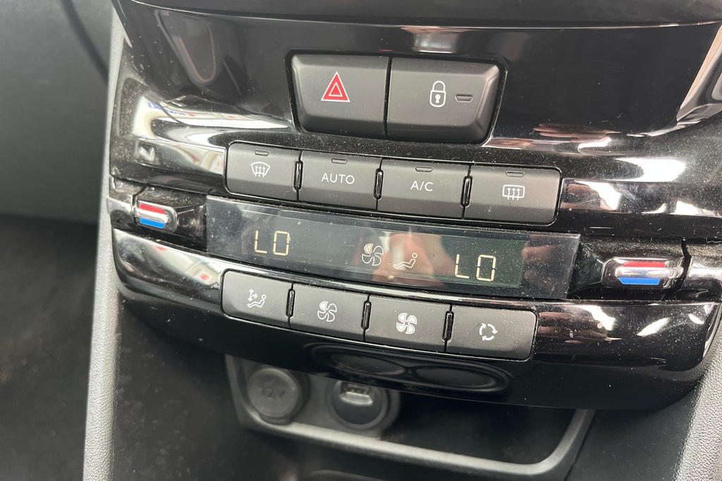 Peugeot 2008 1.2 Puretech Allure Premium Grey #25