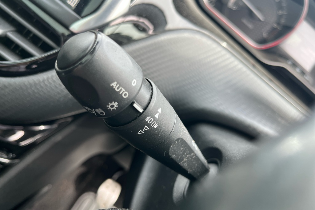 Peugeot 2008 1.2 Puretech Allure Premium Grey #20
