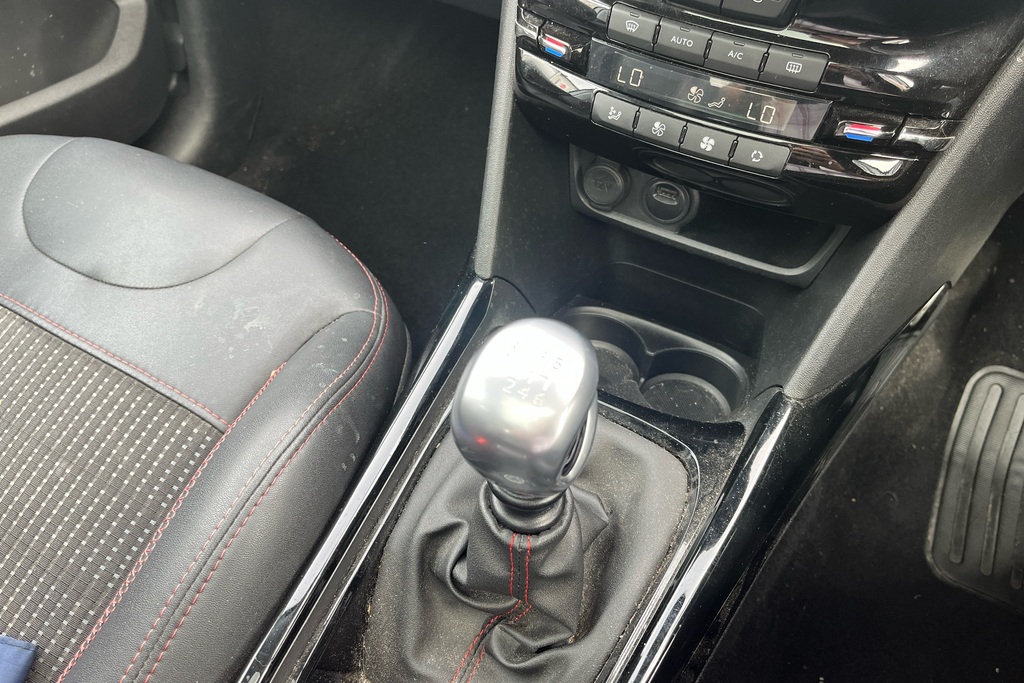 Peugeot 2008 1.2 Puretech Allure Premium Grey #14