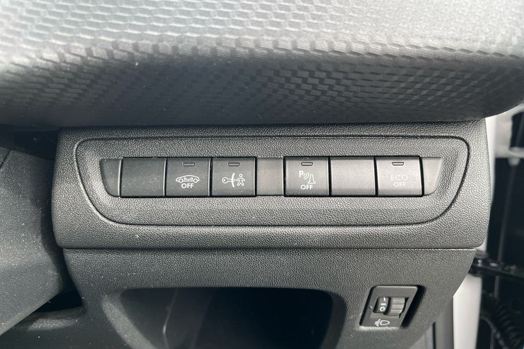 Peugeot 2008 1.2 Puretech Allure Premium Grey #16