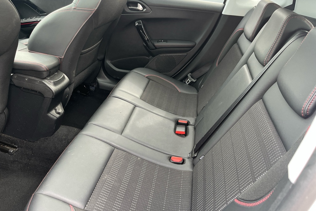 Peugeot 2008 1.2 Puretech Allure Premium Grey #12