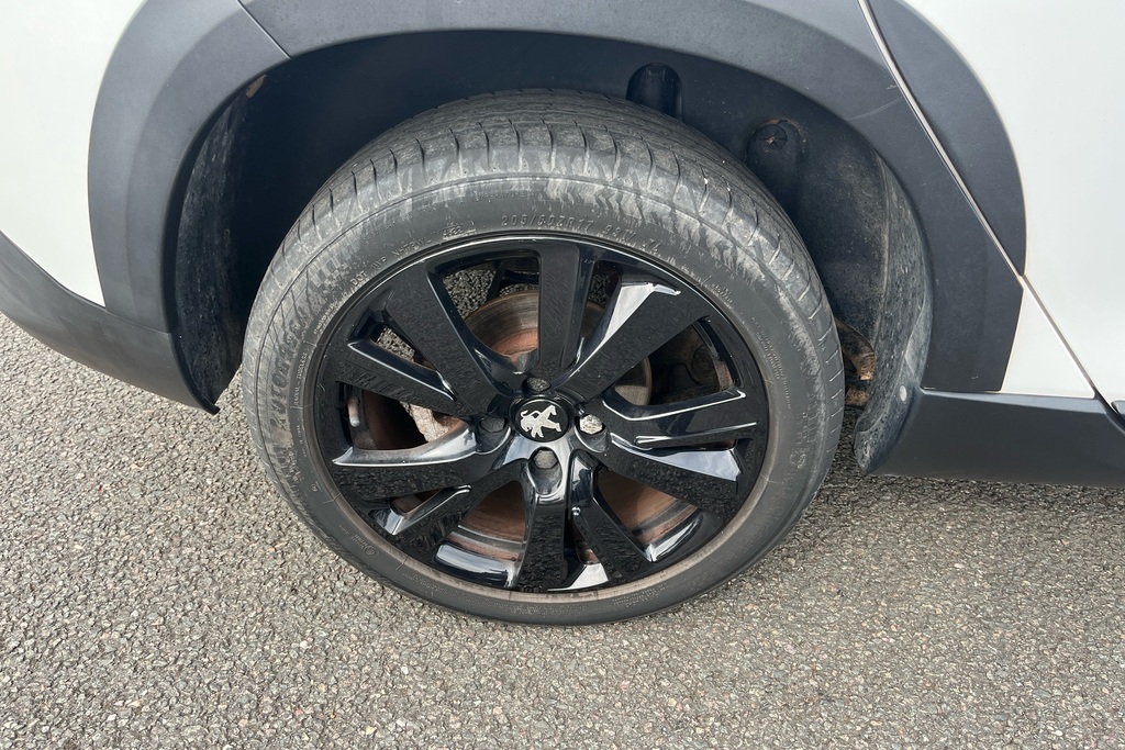 Peugeot 2008 1.2 Puretech Allure Premium Grey #7