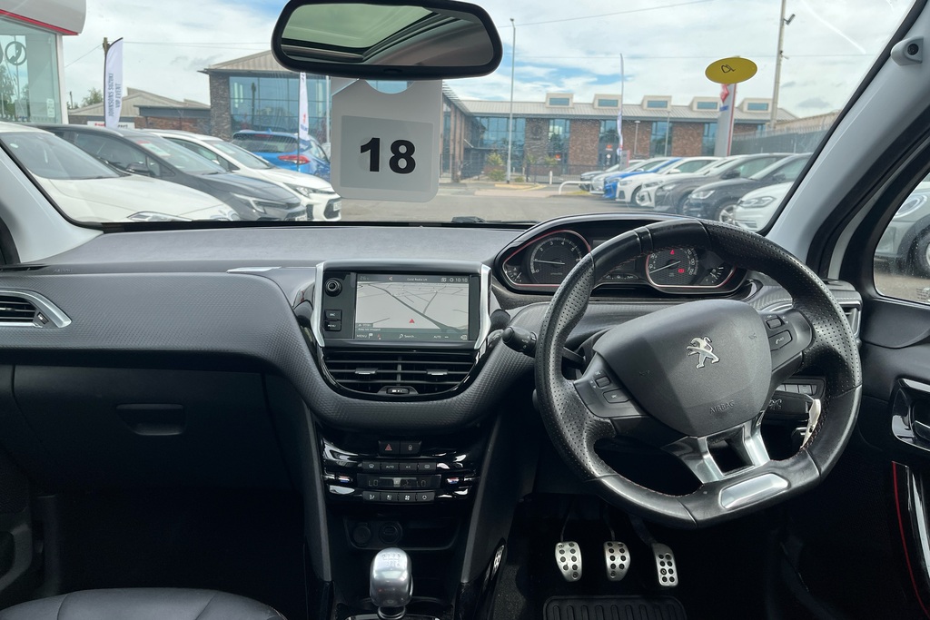Peugeot 2008 1.2 Puretech 130 Gt Line White #3