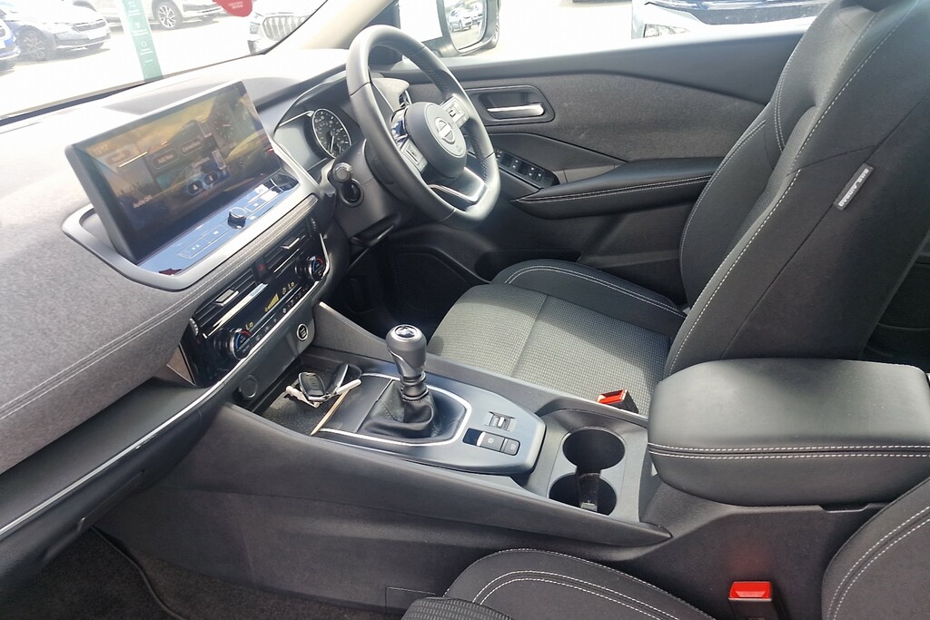 Nissan Qashqai 1.3 Dig-t Mh Acenta Premium White #2
