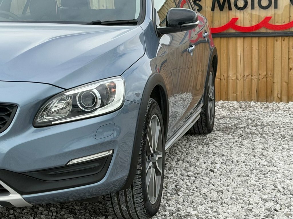 Volvo V60 Cross Country 2L Lux Nav Blue #5