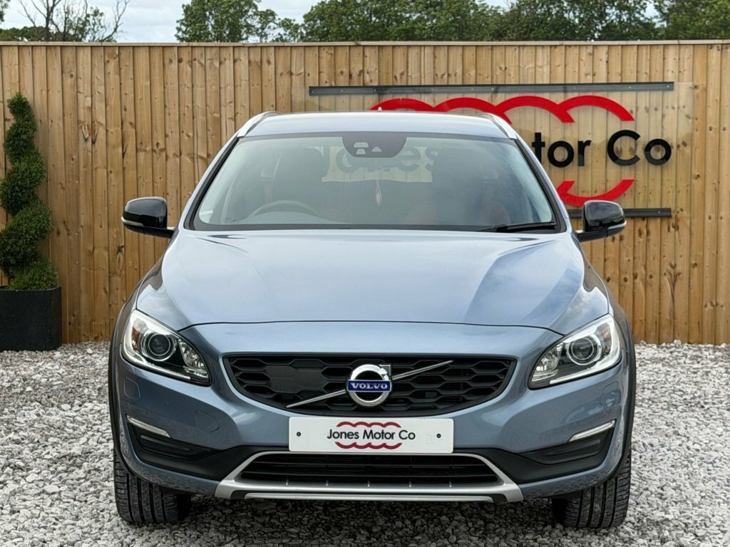 Volvo V60 Cross Country 2L Lux Nav Blue #2