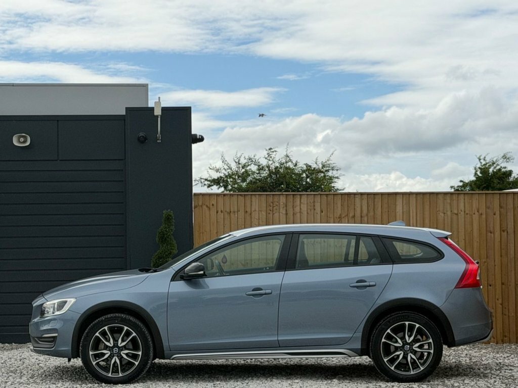 Volvo V60 Cross Country 2L Lux Nav Blue #4