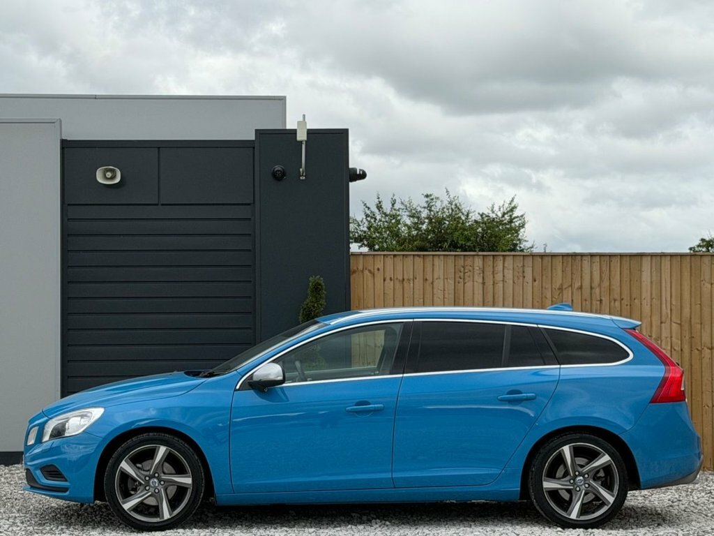 Volvo V60 2L R-design Lux Nav Blue #3