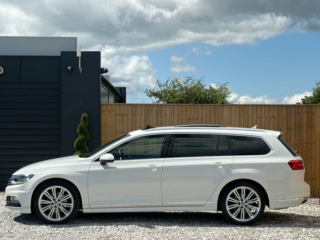 Volkswagen Passat 2L R-line White #4