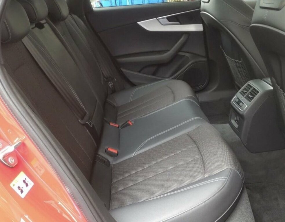 Audi A4 Avant 2L S Line Red #6