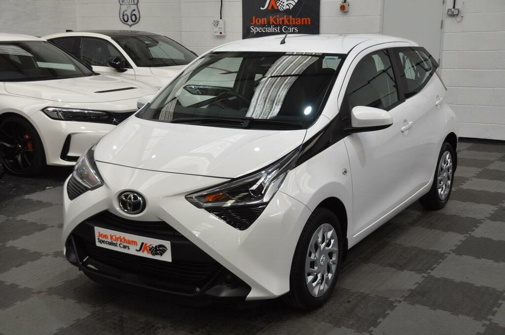 Toyota Aygo Hatchback 1.0 Vvt-i X-play Euro 6 Ss 2021 White