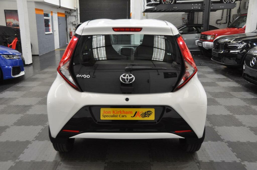 Toyota Aygo Hatchback 1.0 Vvt-i X-play Euro 6 Ss 2021 White #5