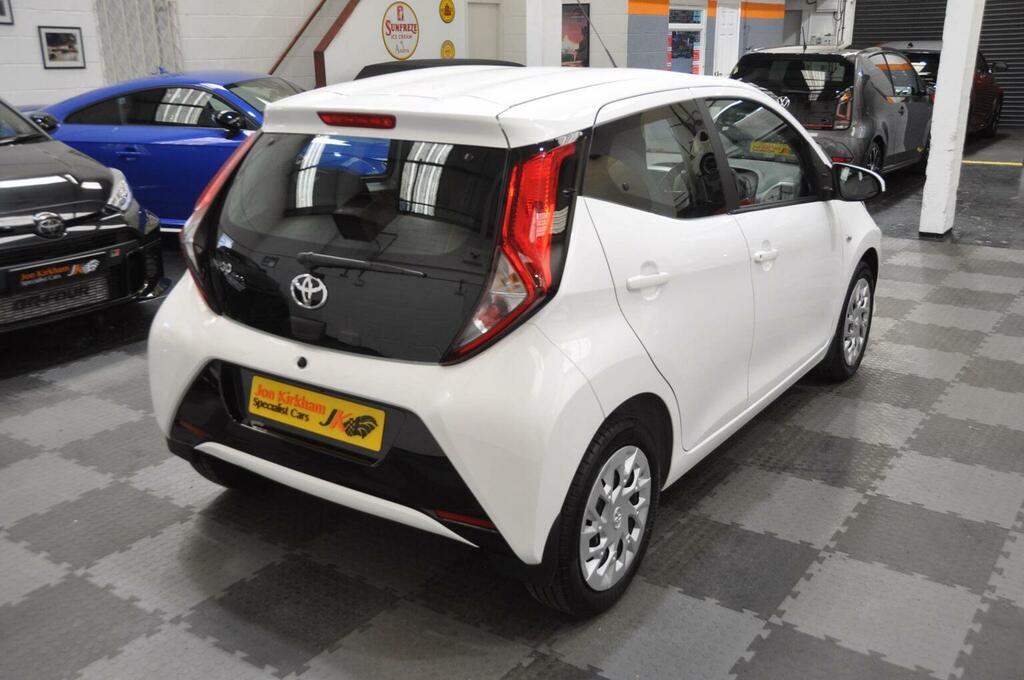 Toyota Aygo Hatchback 1.0 Vvt-i X-play Euro 6 Ss 2021 White #4