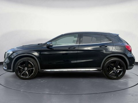 Mercedes-Benz GLA Class 1.6 Gla 200 Black #2