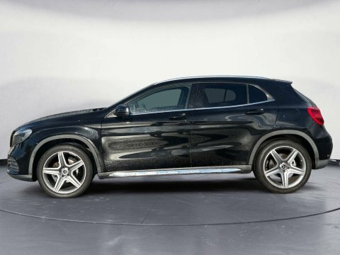 Mercedes-Benz GLA Class 1.6 Gla 200 Black #2