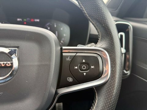 Volvo XC40 R Design White #23