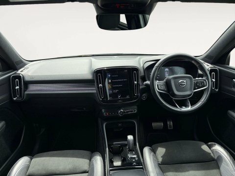 Volvo XC40 R Design White #10