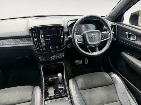 Volvo XC40 R Design White #11
