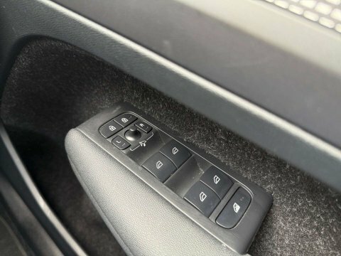 Volvo XC40 R Design White #17