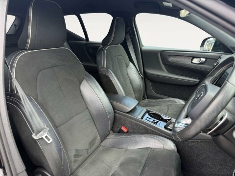 Volvo XC40 R Design White #9