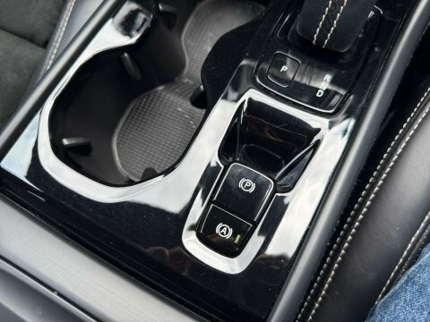 Volvo XC40 R Design White #20