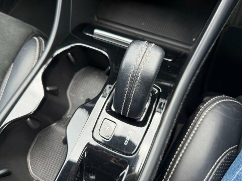 Volvo XC40 R Design White #19