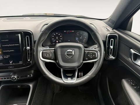 Volvo XC40 R Design White #12