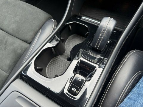 Volvo XC40 R Design White #18