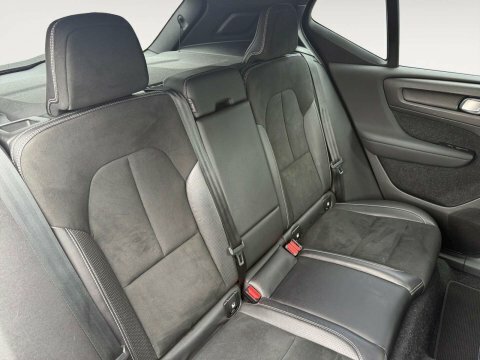 Volvo XC40 R Design White #13