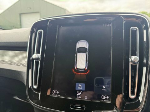 Volvo XC40 R Design White #33