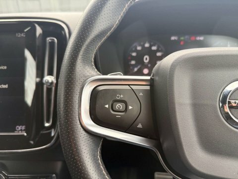 Volvo XC40 R Design White #22