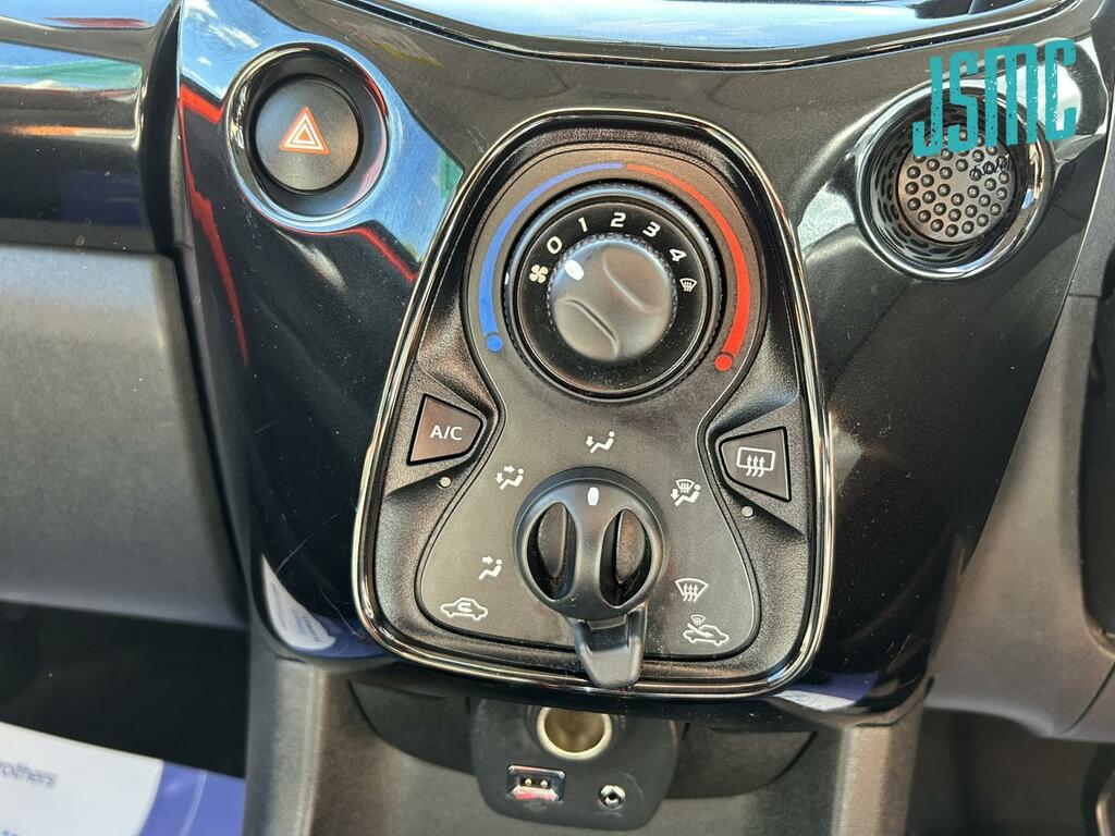 Toyota Aygo X X-pression White #25