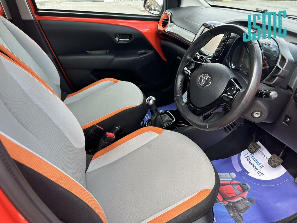 Toyota Aygo X X-cite Orange #4